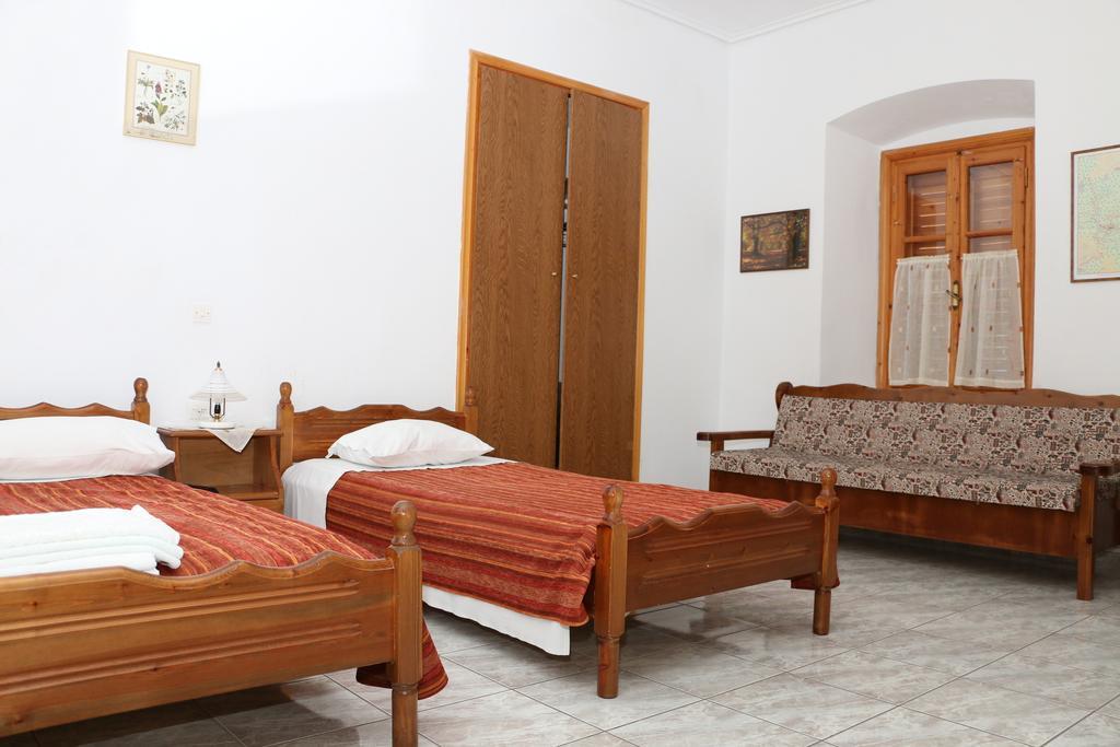Maleatis Apollo Guesthouse Kosmas Exterior photo