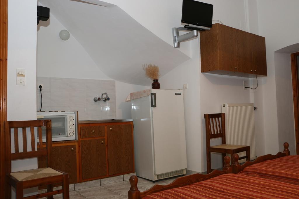 Maleatis Apollo Guesthouse Kosmas Exterior photo